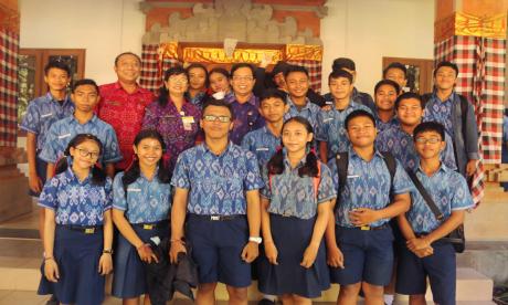 Kadisdikpora Pantau Hari Terakhir UNBK di SMPN 6 Denpasar