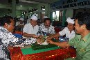 Magibung di SMP PGRI 2 Denpasar dalam rangka Hardiknas