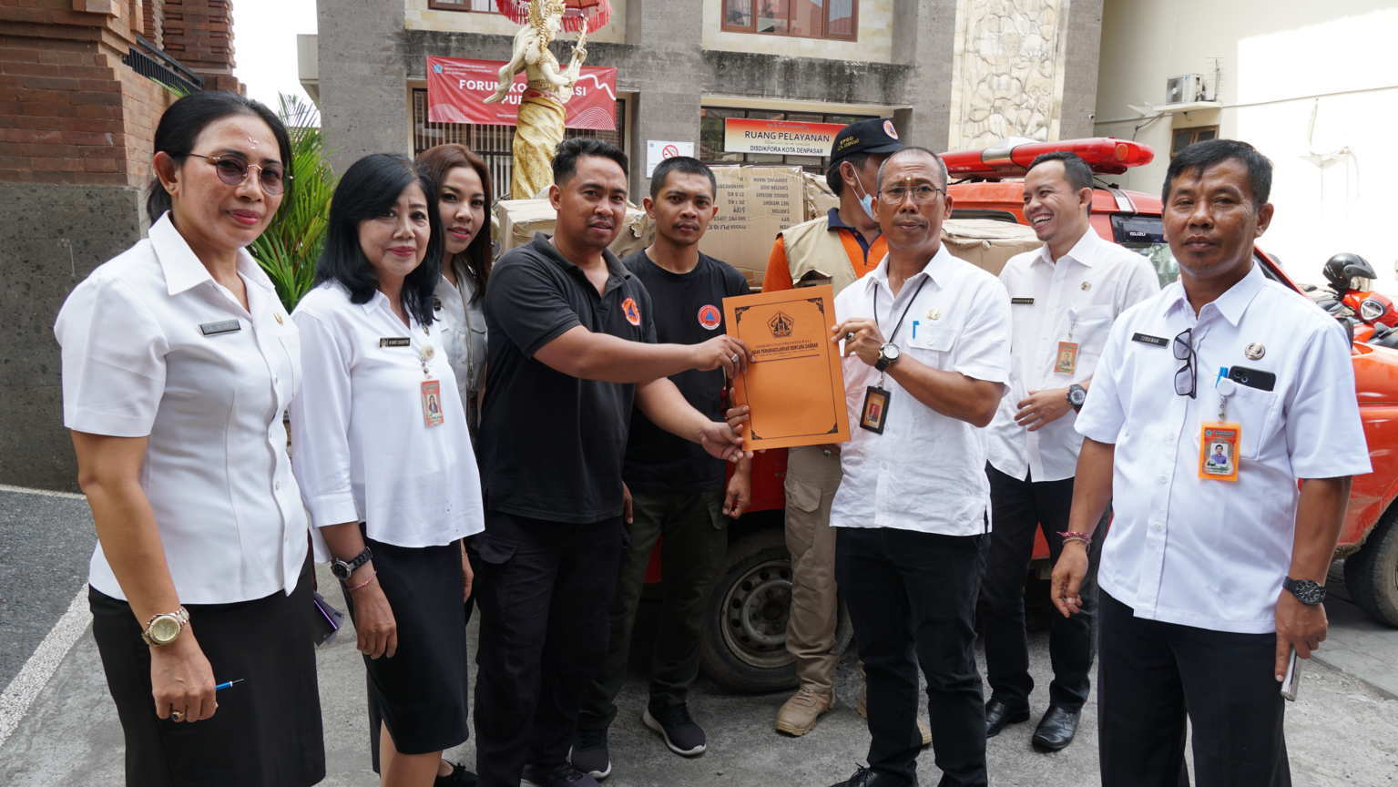 Menerima Bantuan Masker dari BPDB