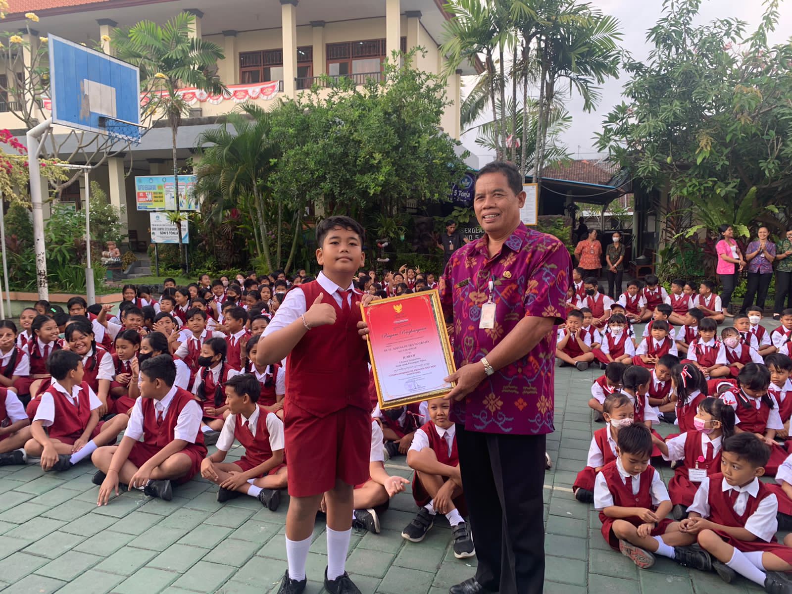 Siswa SDN 5 Tonja Raih Juara II Utsawa Geguritan Pasangan Putra Tingkat Provinsi Bali