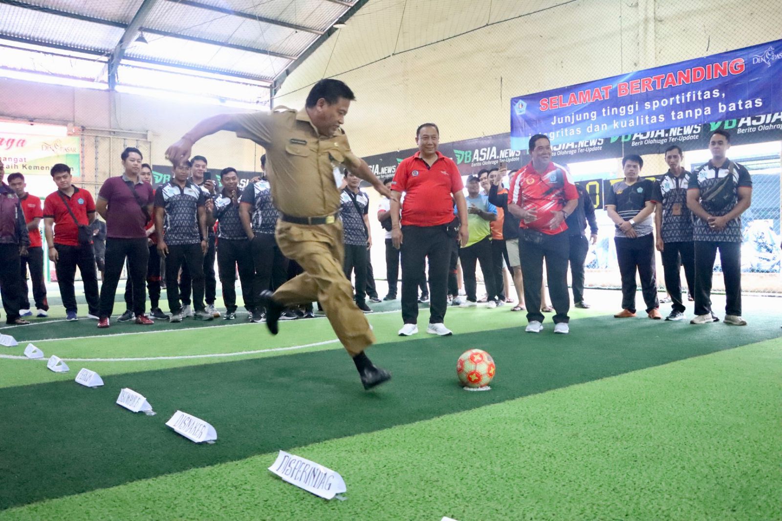 Meriahkan HUT Ke-235 Kota Denpasar, Sekda Alit Wiradana Buka Turnamen Futsal Antar OPD