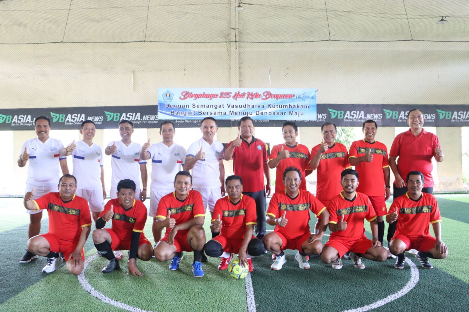 Pertandingan Persahabatan Kepala OPD dan Wartawan Tutup Turnamen Futsal Pemkot Denpasar