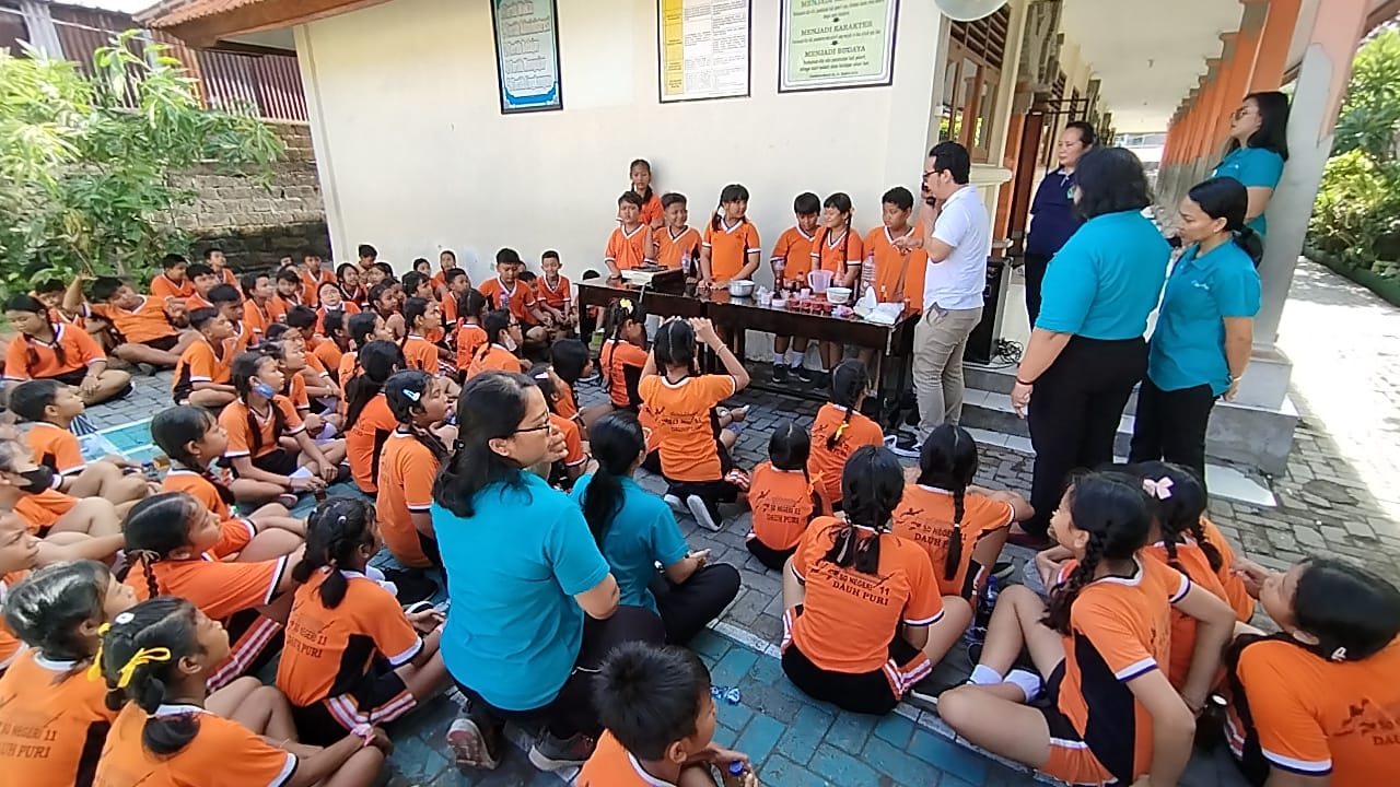 “Laksana Becik” Sambangi SDN 11 Dauh Puri