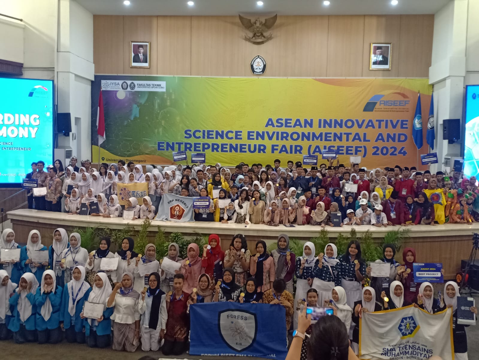 SMPN 3 Denpasar Raih Dua Gold Medal dalam Asean Innovative Science Environmental and Entrepreneur Fair