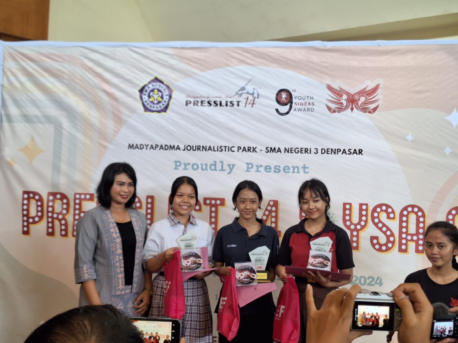 Perwakilan SMP Negeri 9 Denpasar Raih Tiga Penghargaan dalam Lomba Majalah se-Indonesia