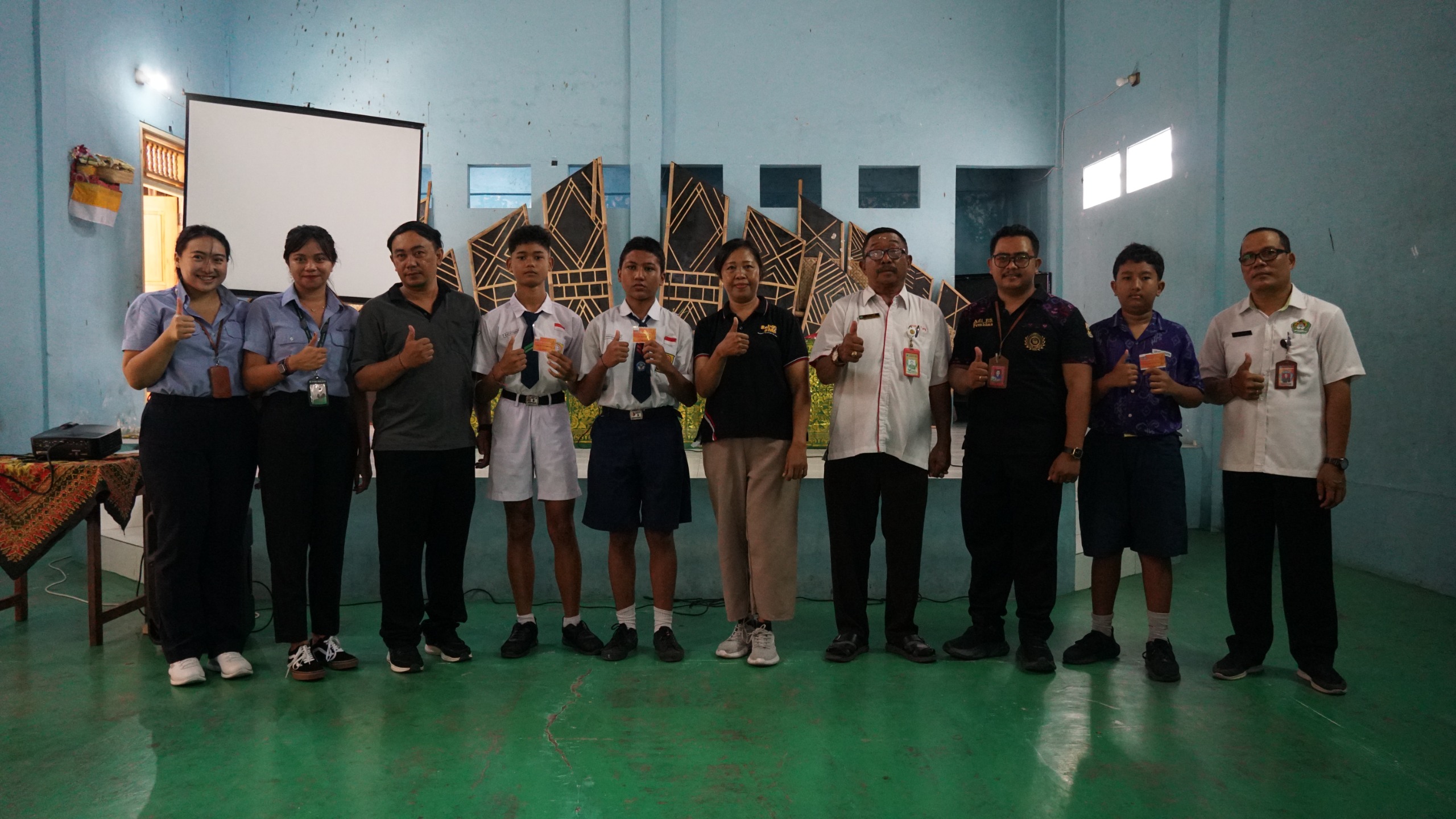 Disdikpora Denpasar Salurkan Kartu E-Bansos untuk 473 Siswa SMP