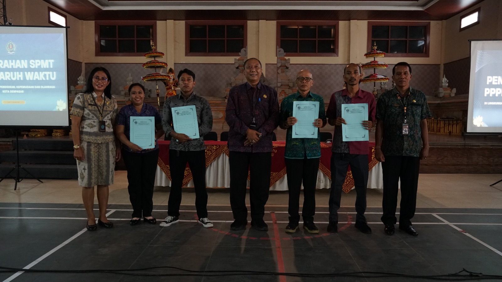 Disdikpora Kota Denpasar Serahkan SPMT kepada 174 PPPK Paruh Waktu