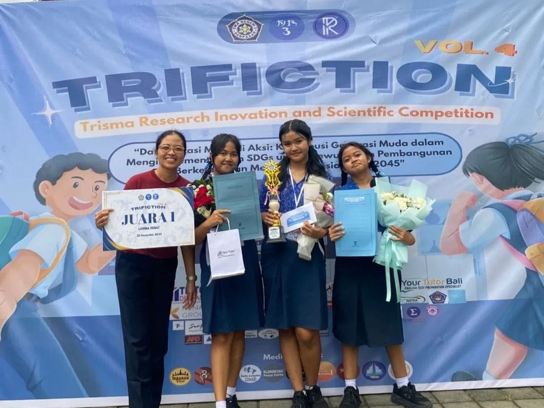 SMP Negeri 8 Denpasar Raih Juara I Debat Ilmiah Trifiction Vol. 4