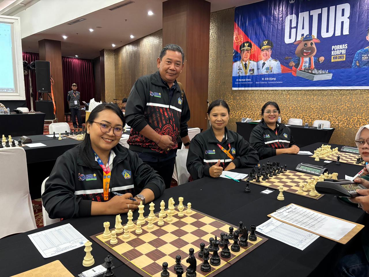 Guru SD Negeri 14 Pedungan Raih Juara III Beregu Putri pada Pornas Korpri XVII Palembang