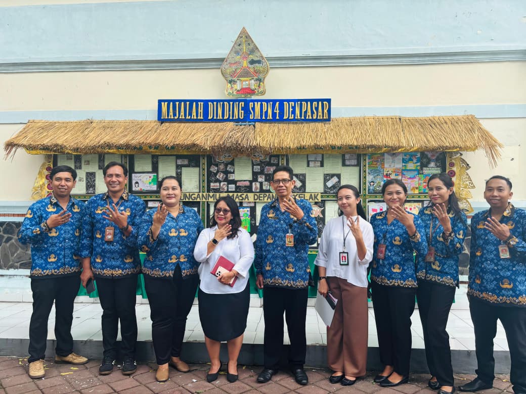 SMP Negeri 4 Denpasar Raih Juara I Lomba Majalah Dinding “Mari Menabung”