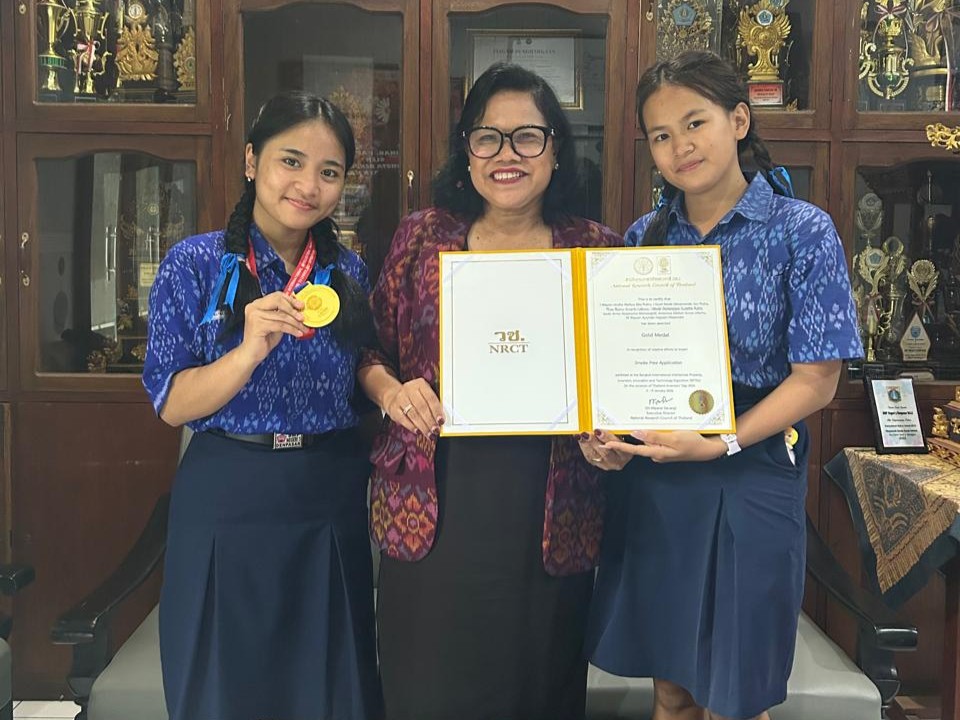 Siswa SMPN 3 Denpasar Raih Prestasi Akademik dan Internasional