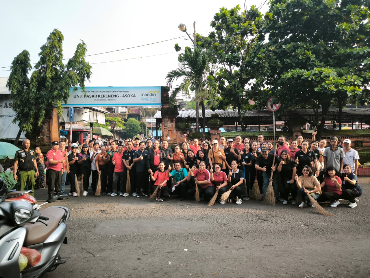 Sambut HPSN 2026, Disdikpora Denpasar Gelar Aksi Bersih-Bersih di Desa Sumerta Kauh
