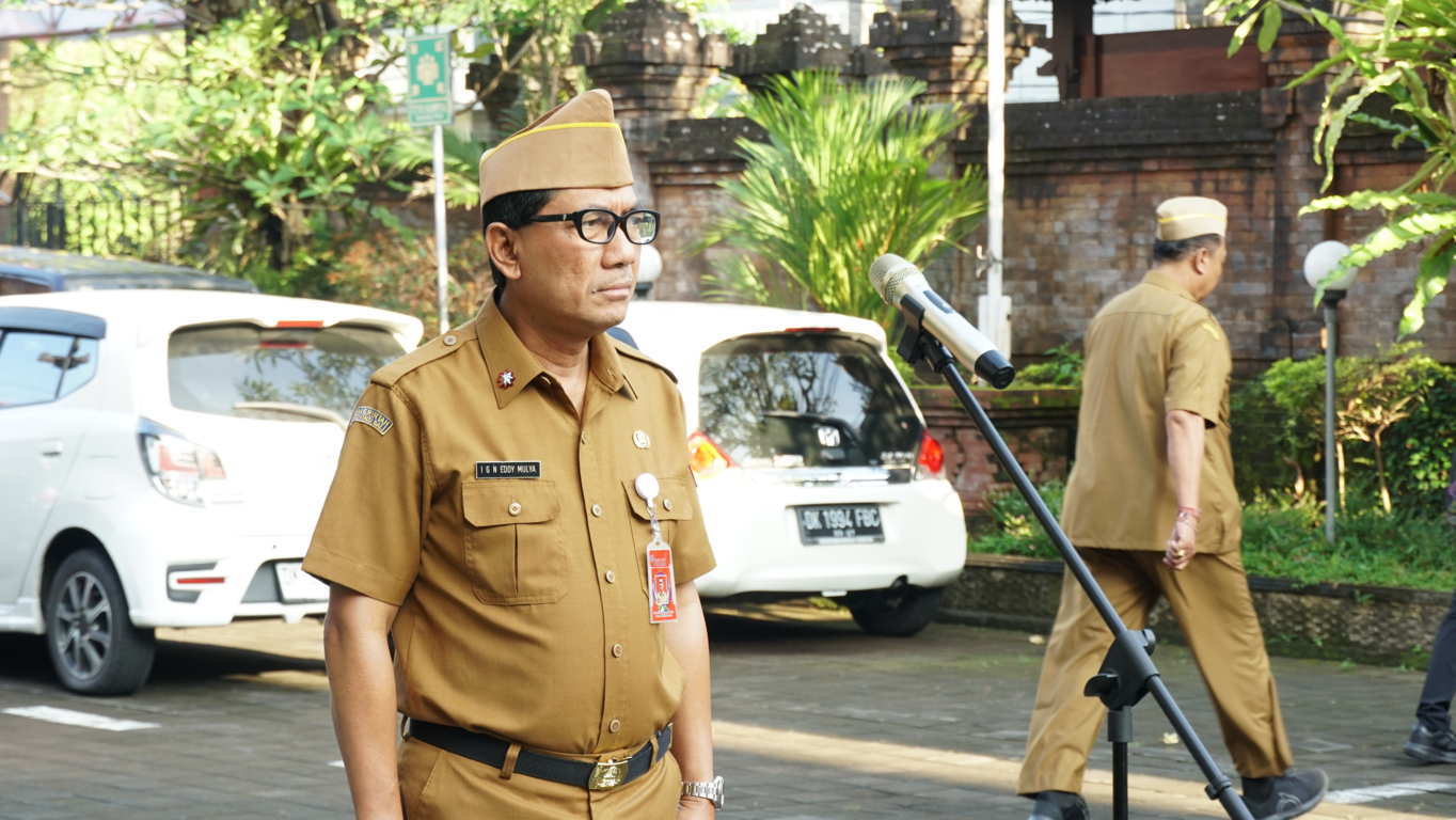 Sekda Denpasar Pimpin Apel Disiplin di Disdikpora