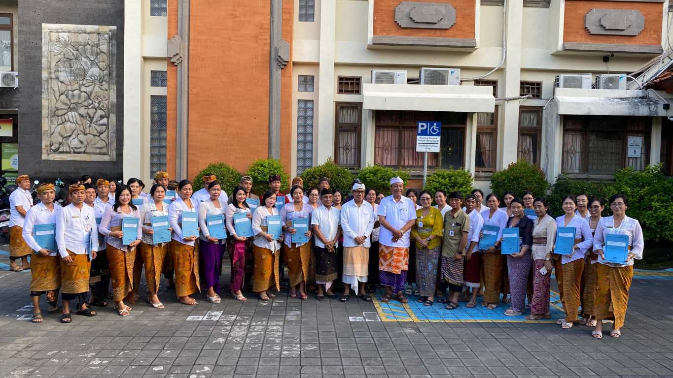 Sekda Denpasar Serahkan SK 41 Kepala Sekolah