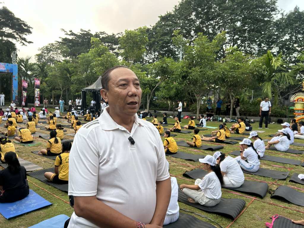 Disdikpora Denpasar Gelar Yoga Massal Pecahkan Rekor MURI