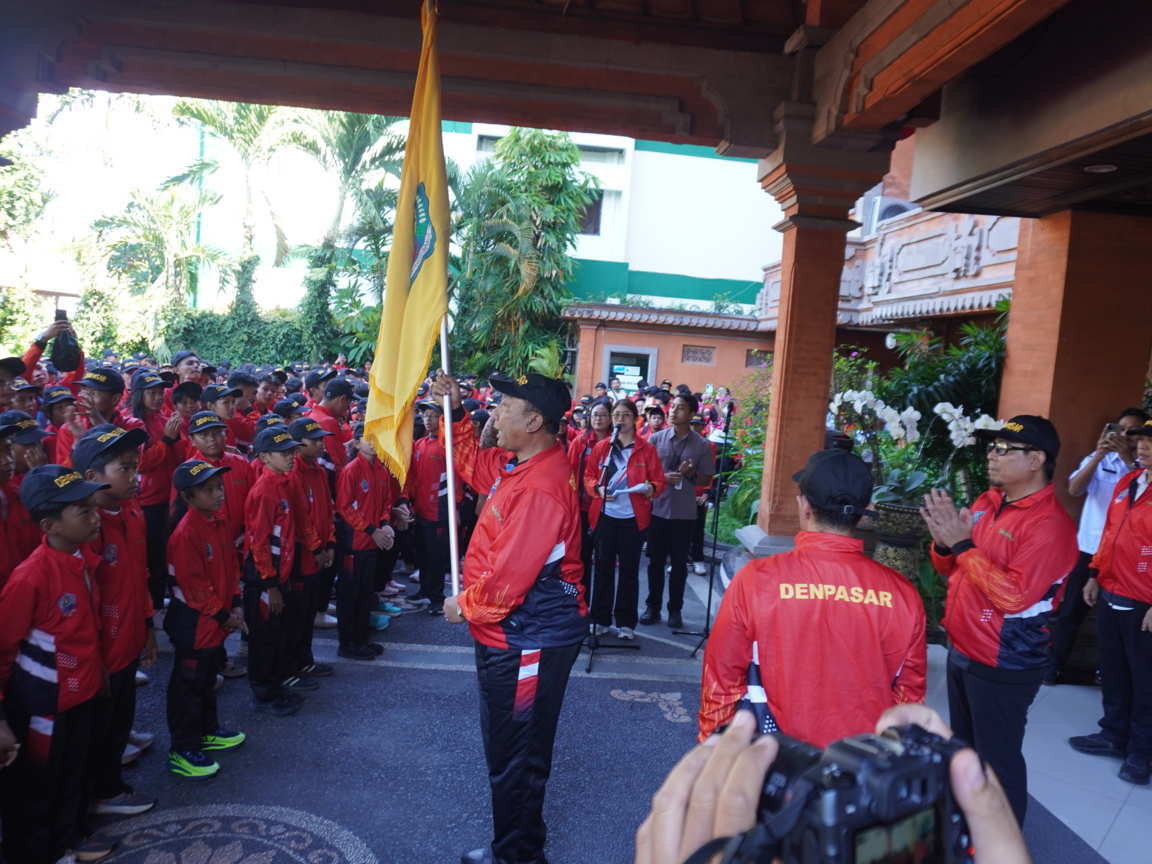 Wawali Arya Wibawa Lepas Kontingen Denpasar Menuju Porjar Bali 2026