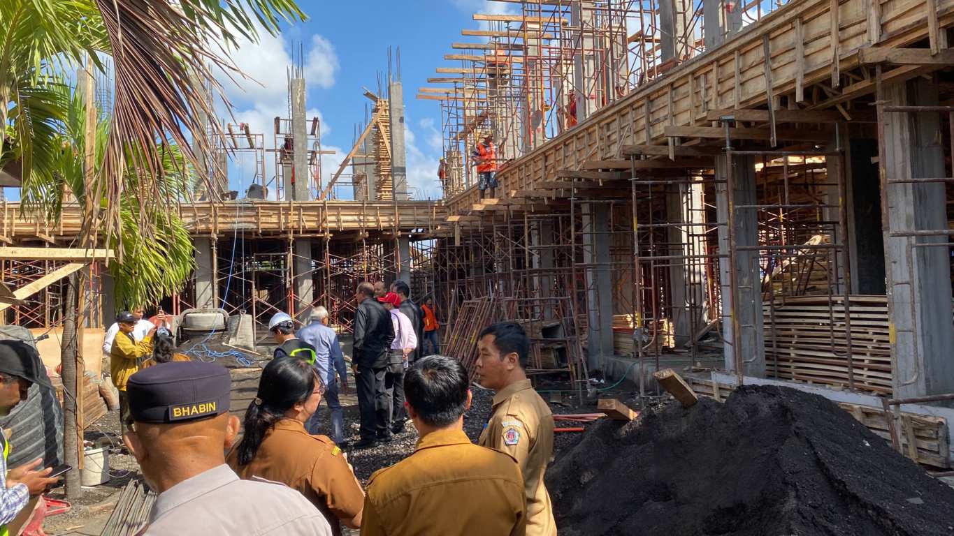 Komisi III dan IV DPRD Kota Denpasar Tinjau Pembangunan SDN 14 Pemecutan dan Infrastruktur SDN 15 Pemecutan