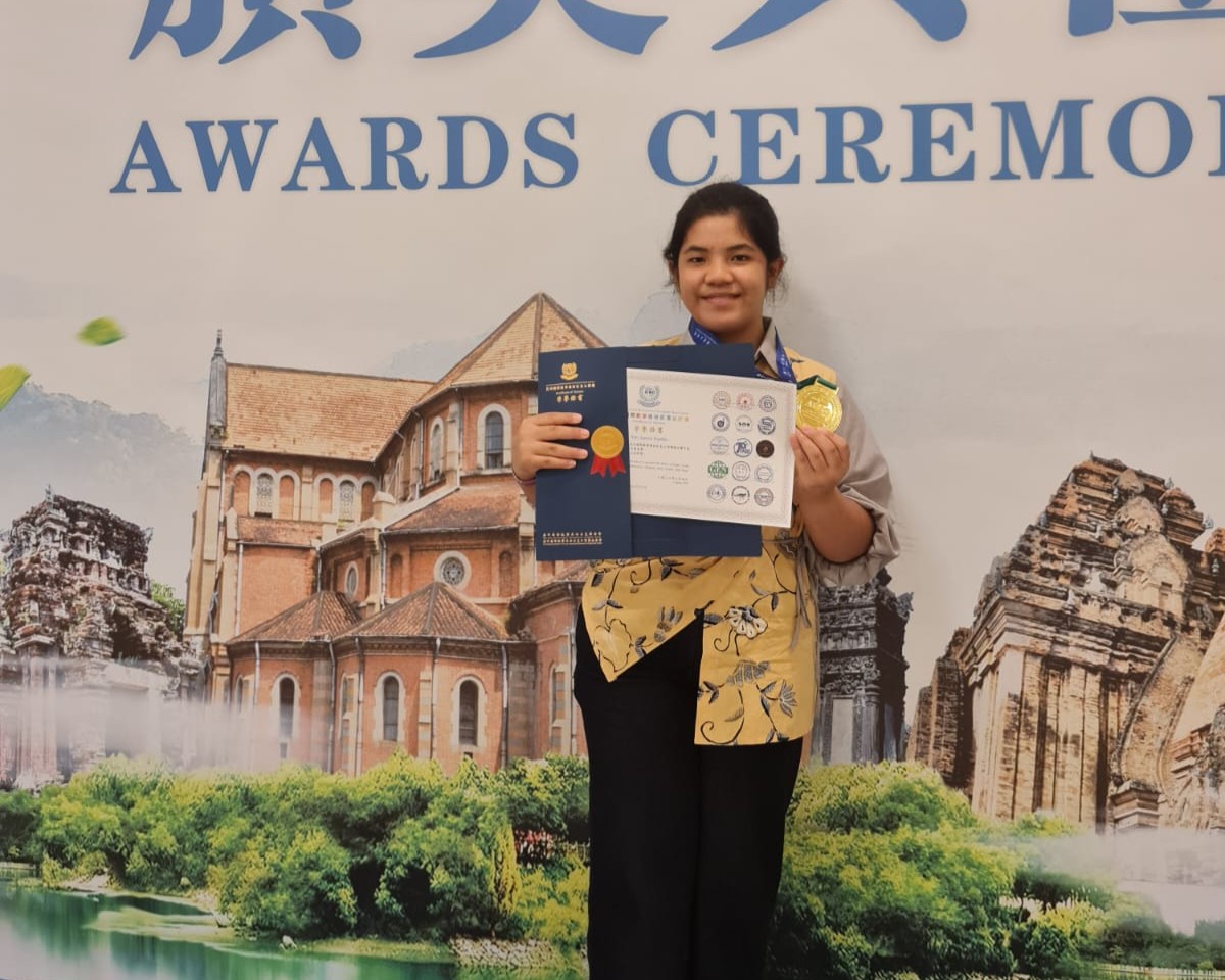Dua Siswa Spensa Raih Medali Emas di Ajang Matematika Internasional