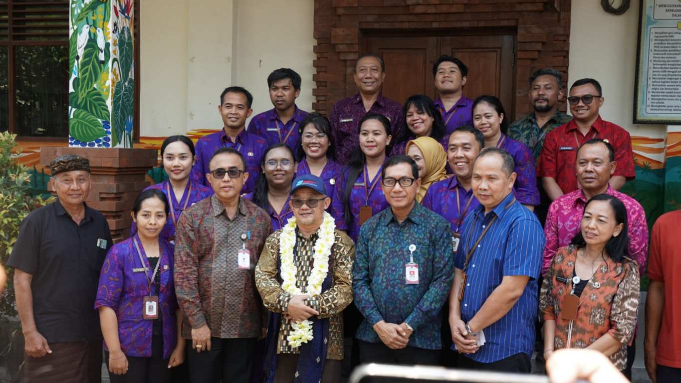 Mendikdasmen Tinjau Revitalisasi SDN 15 Dangin Puri